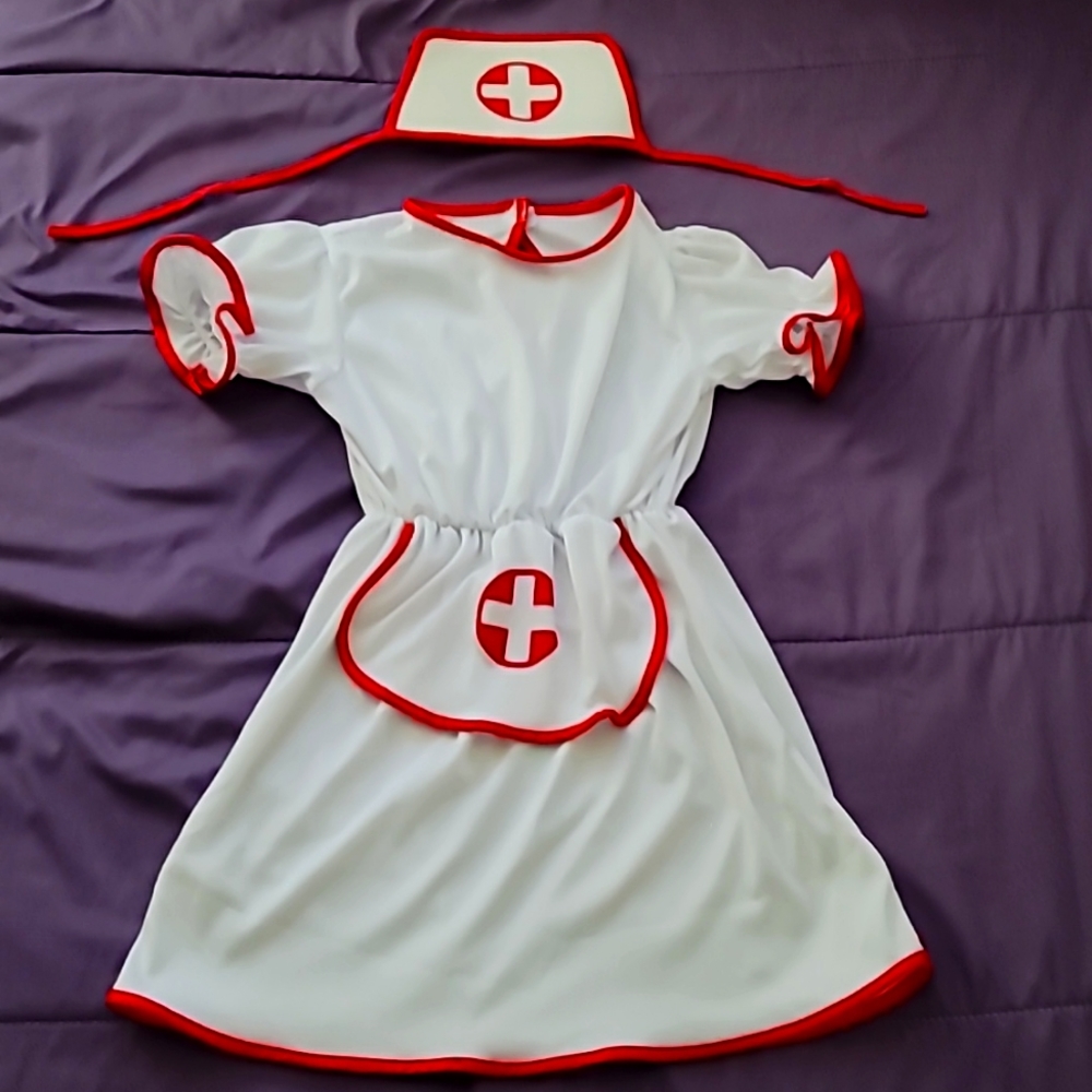 Gently Loved girls small nurse costume with hat mint condition